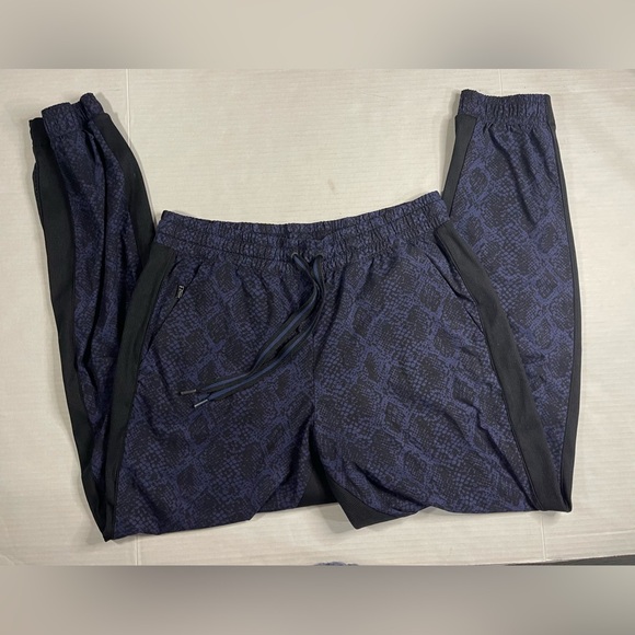 NWOT Athleta Printed Brooklyn Jogger Sz 8 Blue & Black Python Athletic Comfort - Picture 2 of 8
